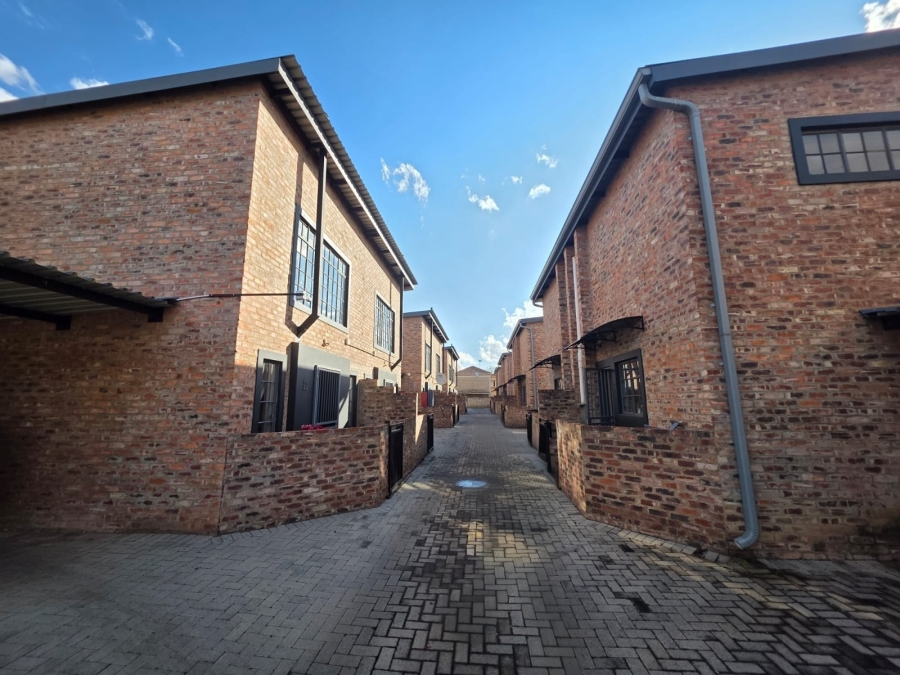 1 Bedroom Property for Sale in Kannoniers Park North West